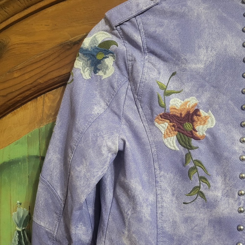 AFTF Basic Women's Embroidered Floral Jacket - Picture 12 of 12